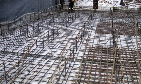 Монолит бетон армировка. Каркас фундаментной плиты. Каркас фундаментной плиты. Поддерживающий каркас фундаментной плиты 800 мм. Армирование фундаментной плиты 1500 мм.