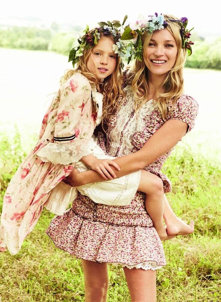 Daughter model. Дочка Кейт Мосс. Кейт Мосс бохо. Кейт Мосс с дочкой фото. Кейт Мосс и дочь фотосессии.