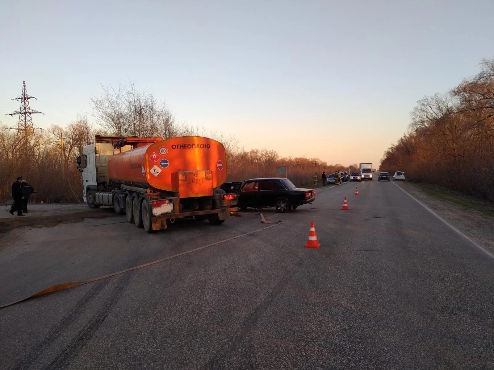 ДТП В Самарской области нефтевоз. Опрокидывание грузового автомобиля. ДТП В Самарской области Безенчукский район.