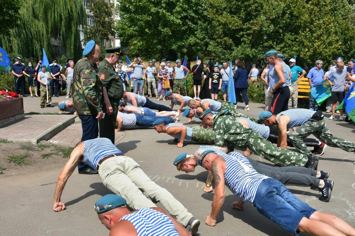 Орел ВДВ. День ВДВ Орел. ВДВ Киржач. Юный десантник Орел.