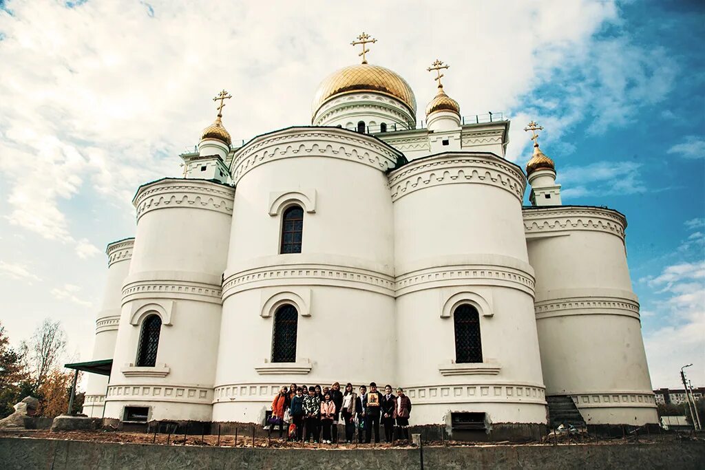храм святого апостола андрея первозванного астрахань. собор троицы живоначальной астрахань. фото храма на бабаевского астрахань. храм андрея первозванного астрахань. храм святой живоначальной троицы астрахань бабаевского.