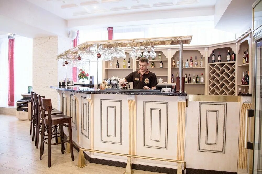 Ибис омск гостиница. Г. Отель 50/60 омск. Амакс омск логотип. Гостиница ника омск лермонтова 62.