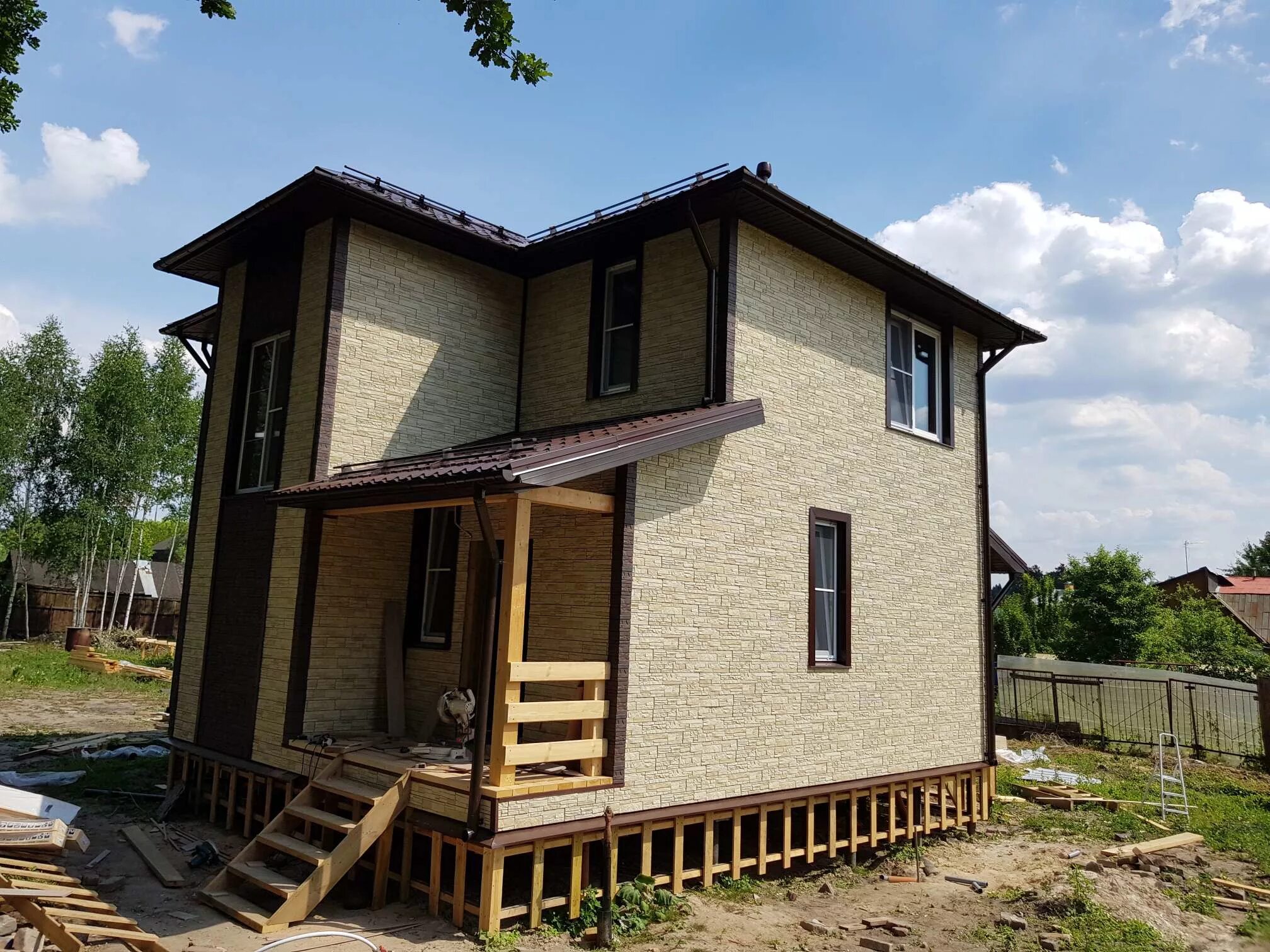 Фасад для каркасного дома варианты. Отделка фасада каркасного дома. Каркасный дом внешняя отделка. Внешняя отделка каркасного дома. Каркасный дом внешняя отделка.
