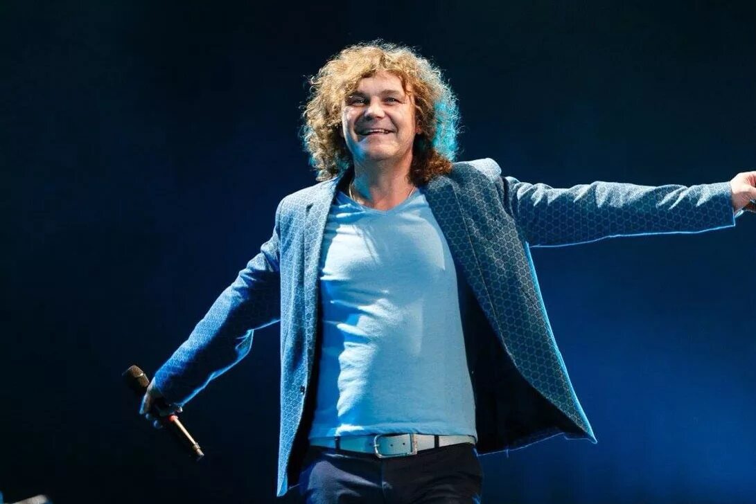 Pascal pascal песня. Паскаль певец фото. Паскаль певец шелковое сердце. Паскаль певец фото. Паскаль певец фото.