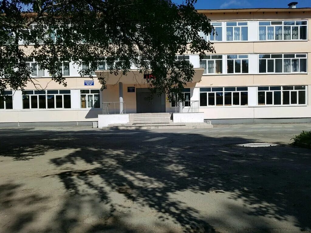 Школа 143 красноярск учителя. Ясная, 16, школа №143. Школа 143 красноярск. Школа номер 143 красноярск. Школа 143 отзывы.