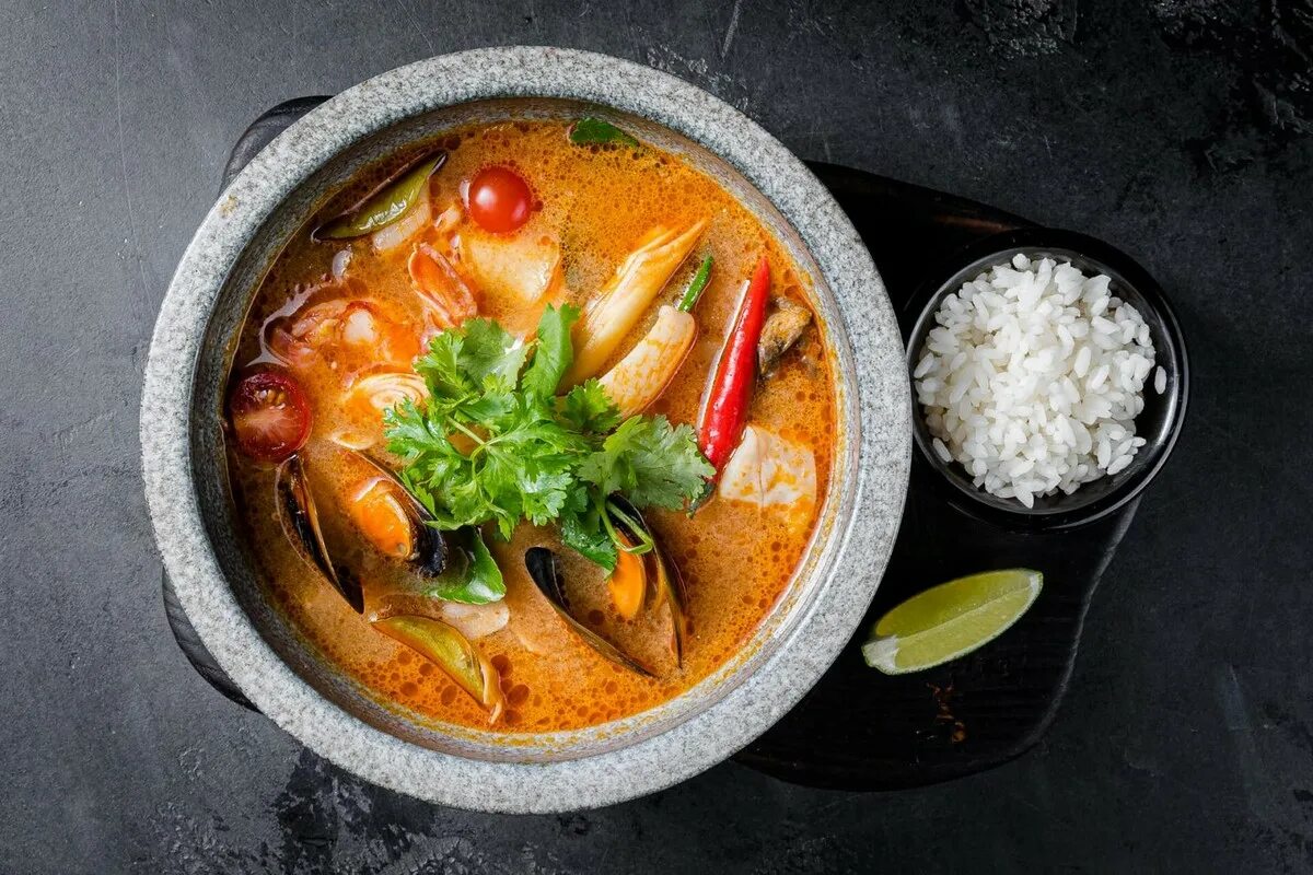 Тайский суп том ям. Том ям в Тайланде. Том ям кунг (Tom Yum Kung). Том янг рецепт в домашних условиях