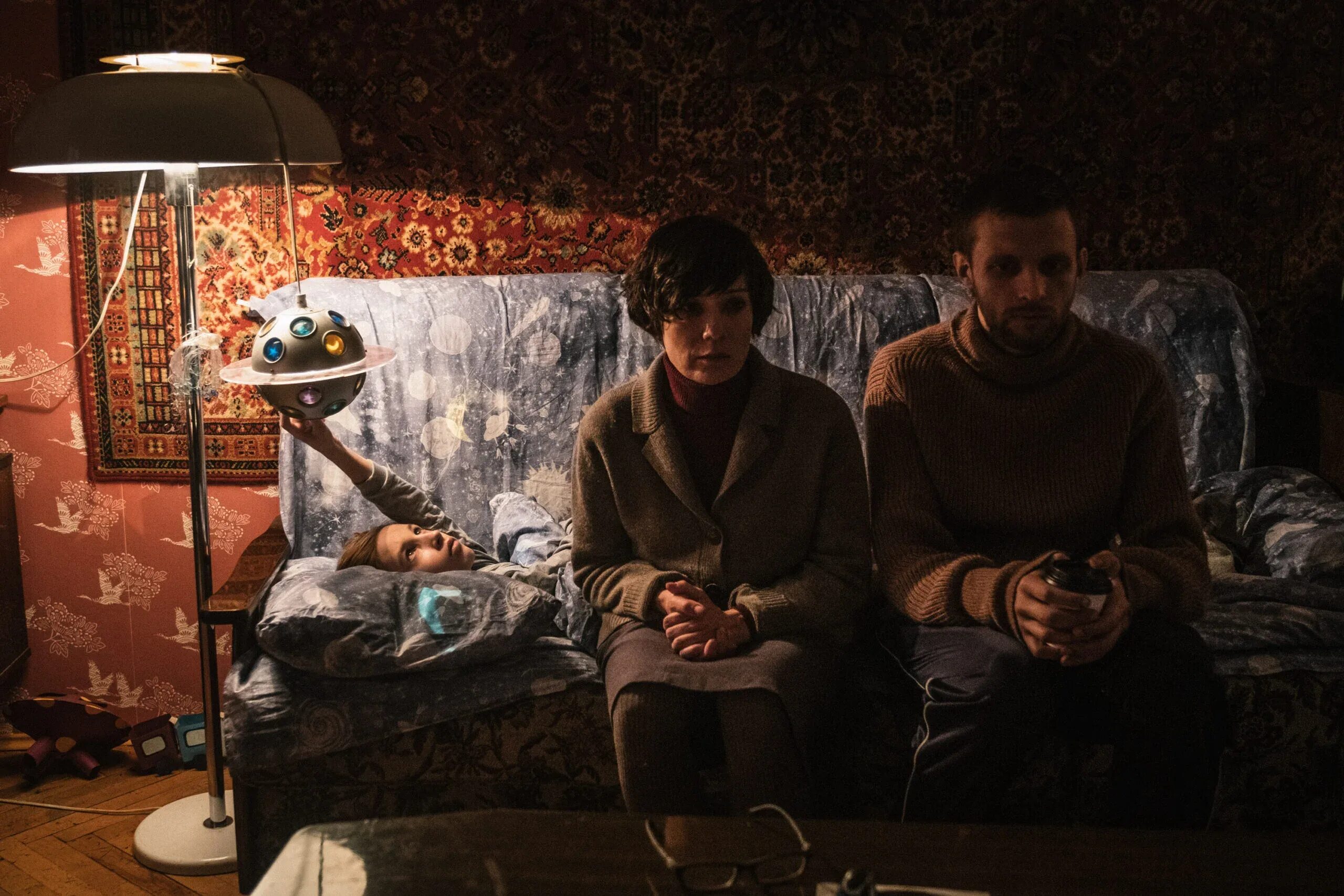 Петровы в гриппе и вокруг него. Петровы в гриппе фильм 2025. «петровы в гриппе» кирилла серебренникова,. петровы в гриппе (2025). семен серзин петровы в гриппе.