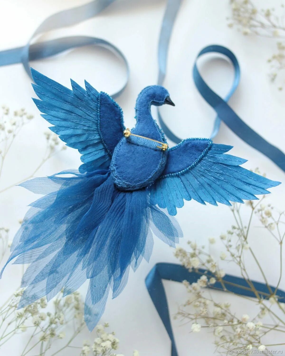 Антипин синяя птица. Брошь синяя птица. Синяя птица поделка. Птица счастья.