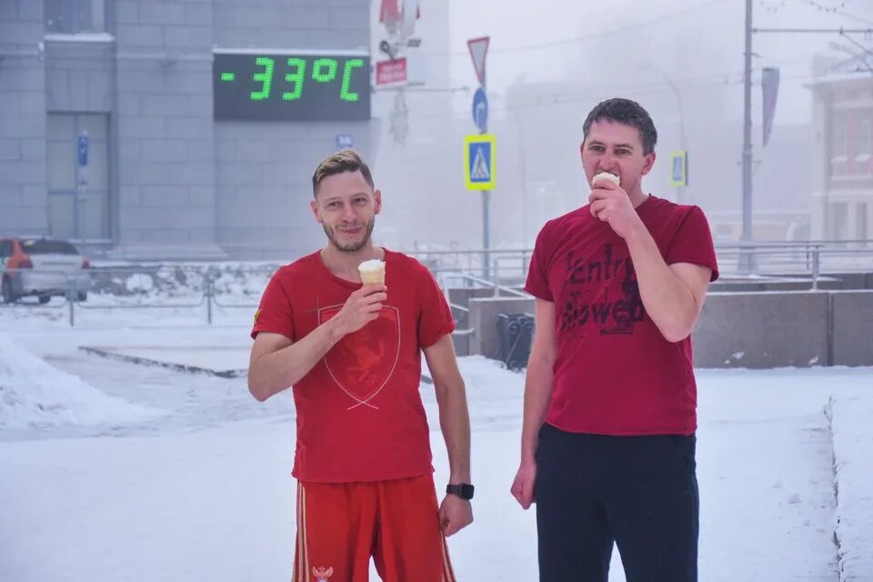 Новосибирск фото мужчин с мороженым