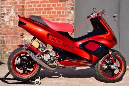 Bmw c evolution. Scooter attack. Мотороллер bmw c1. Скутер аттак. Скутер хонлинг атака 50.