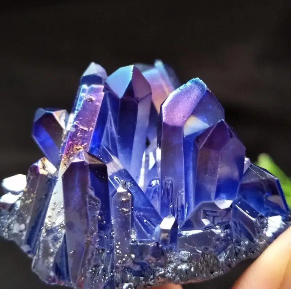 Кристалл кристальный. Висмут Кристалл Алмаз. Титаниум кварц. Титаниум кварц камень. Камень синий Аура кварц.