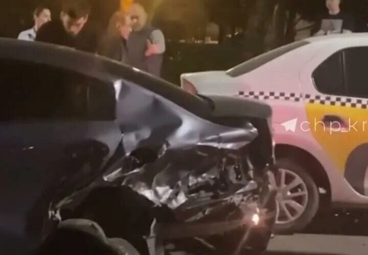 Дтп краснодар за сутки. Дтп в краснодаре за последние сутки. В краснодаре авария иномарка. Видео дтп краснодар. Видео дтп краснодар.