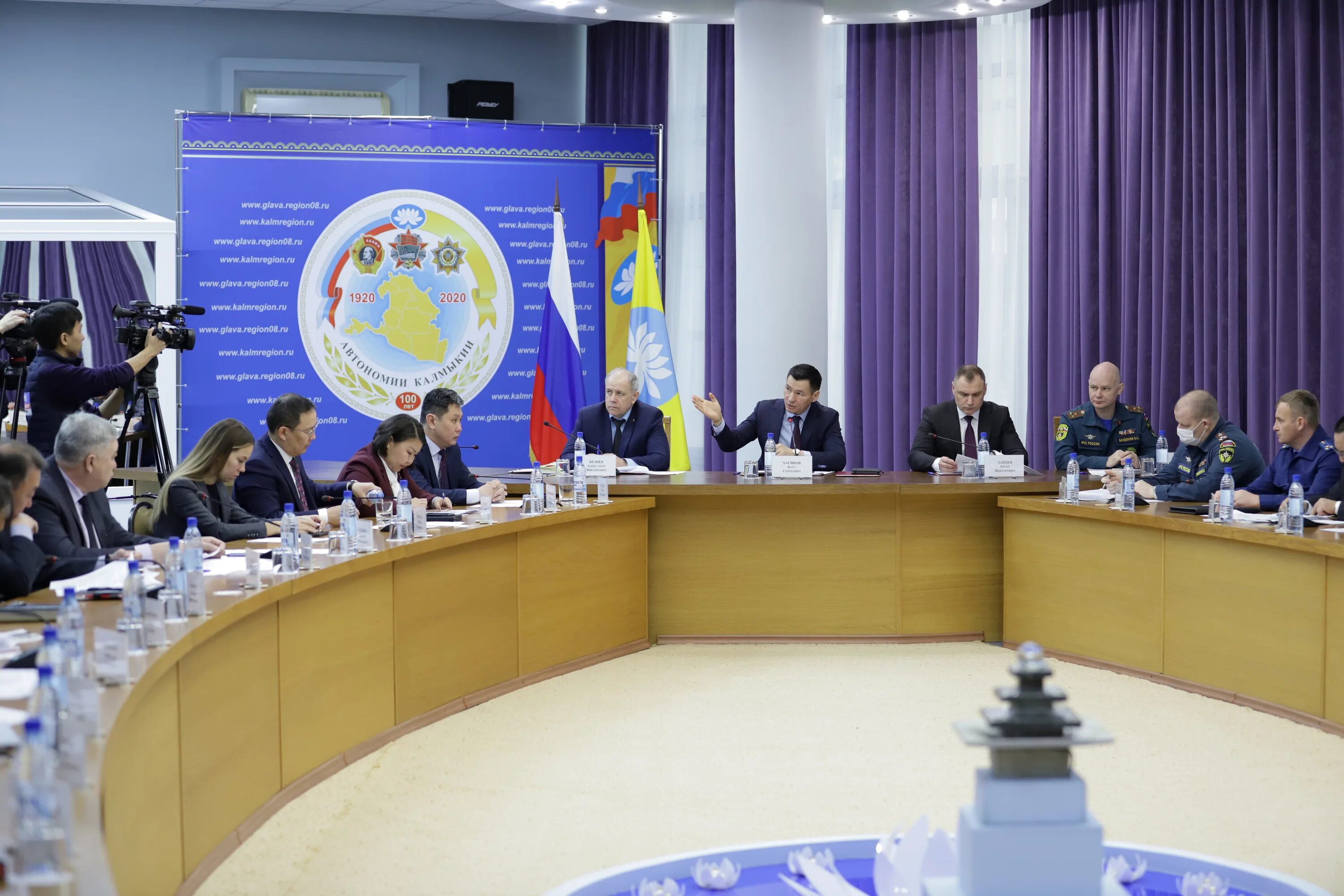 управление республика калмыкия. администрация главы республики калмыкия. аппарат правительства республики калмыкия. управление загс республики калмыкия. управление республика калмыкия.