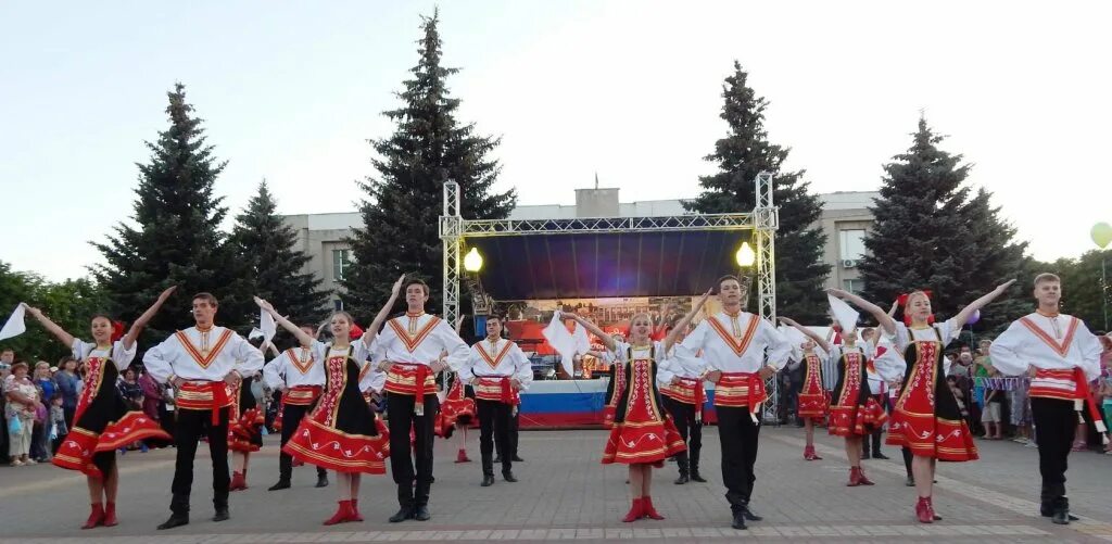 Танцевальный коллектив Радуга Воронеж. Хореографический ансамбль Радуга Эртиль. Ансамбль народного танца Радуга Воронеж. Эртиль день города.