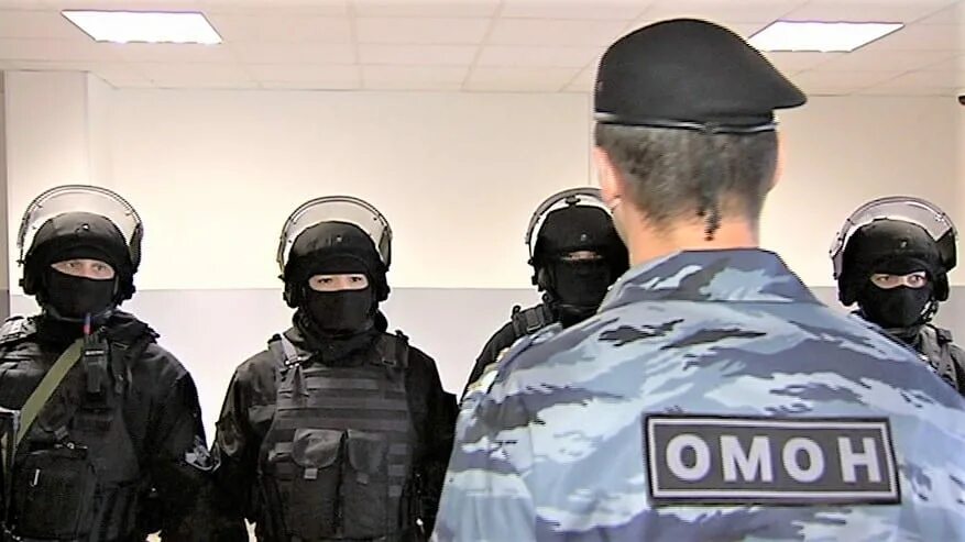 Омон плюсы. Командир свердловского омона. Омон плюсы. Омон в горячих точках. Полицейский омон.