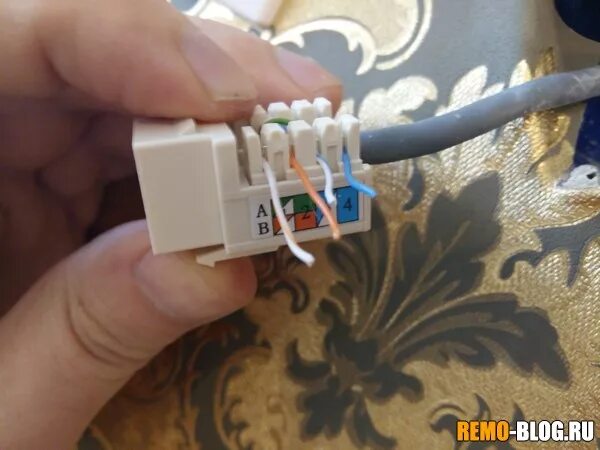 Интернет розетка 8 жил. Розетка Lezard rj45 расключение. Распиновка rj45 розетки Schneider. Распиновка розетки rj45 Lezard. Розетка Legrand rj45 старый разъем.