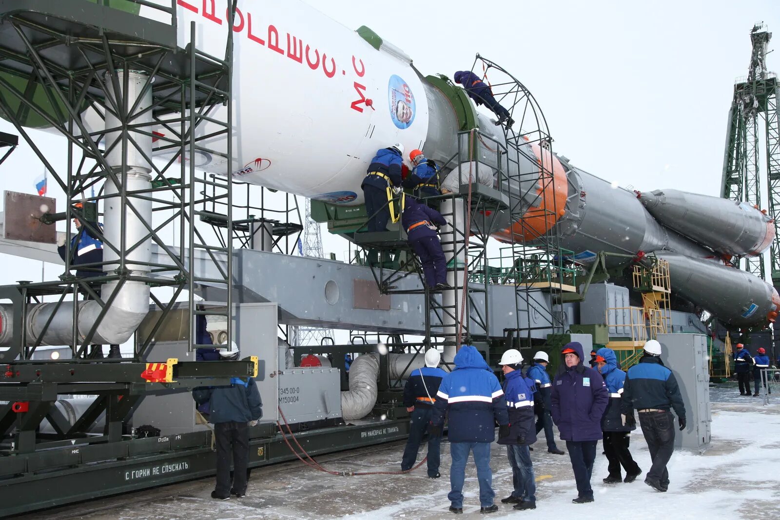 цэнки логотип. центр эксплуатации объектов наземной космической инфраструктуры. цэнки авиамоторная. логотип цэнки космодромы россии. цэнки офис.