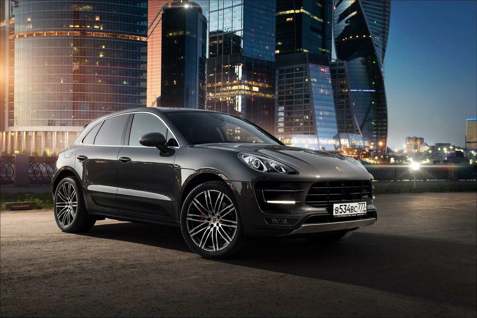 Macan м5. Порше Макан. Порше Кайен Macan. Порше Макан и Порше Кайен. Porsche Macan 911.