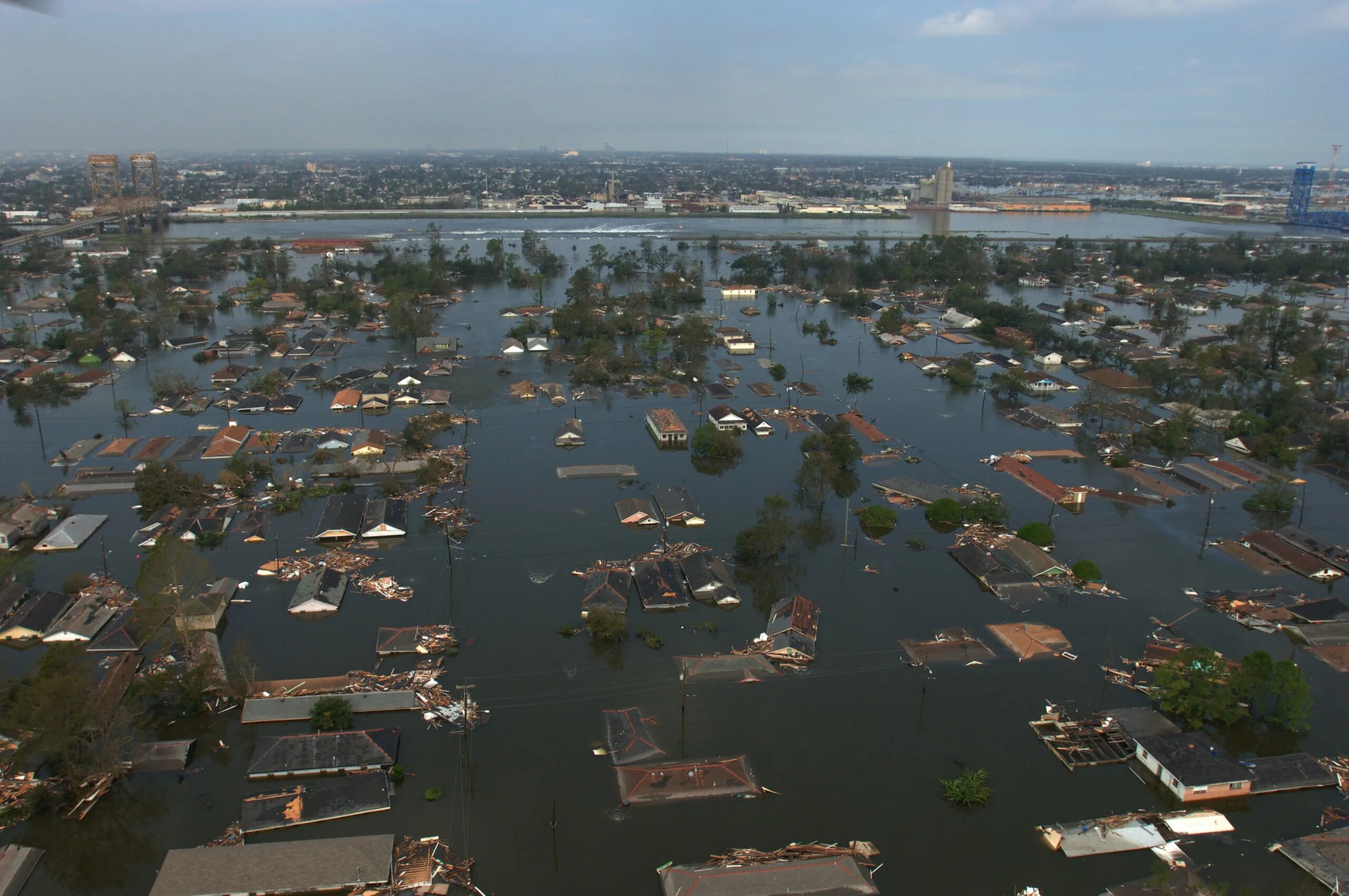 Где затапливает город. Ураган Катрина 2005 новый Орлеан. Новый Орлеан Катрина в 2005. Ураган Катрина Луизиана. 2005 Год. Ураган "Катрина" в США.