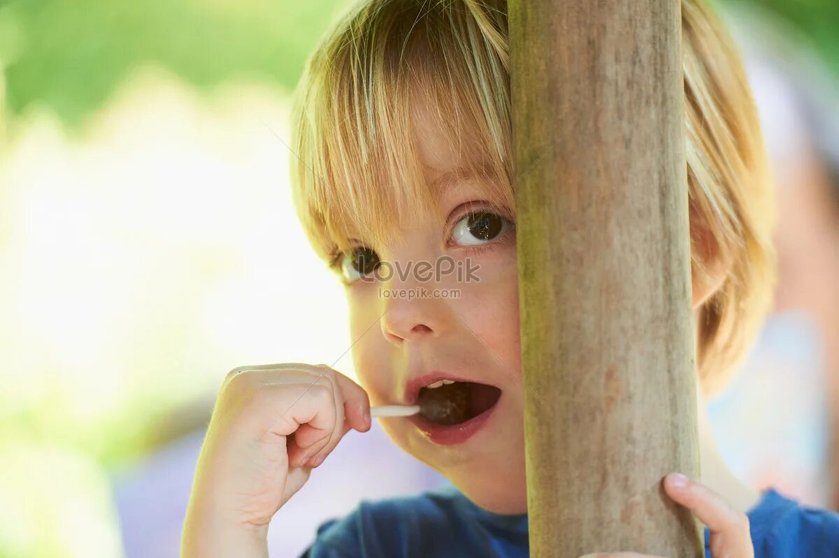 Семилетний ребенок. Мальчик пососал девочку. Мальчик пососал девочку. Девочка стесняется. Недетский поцелуй.