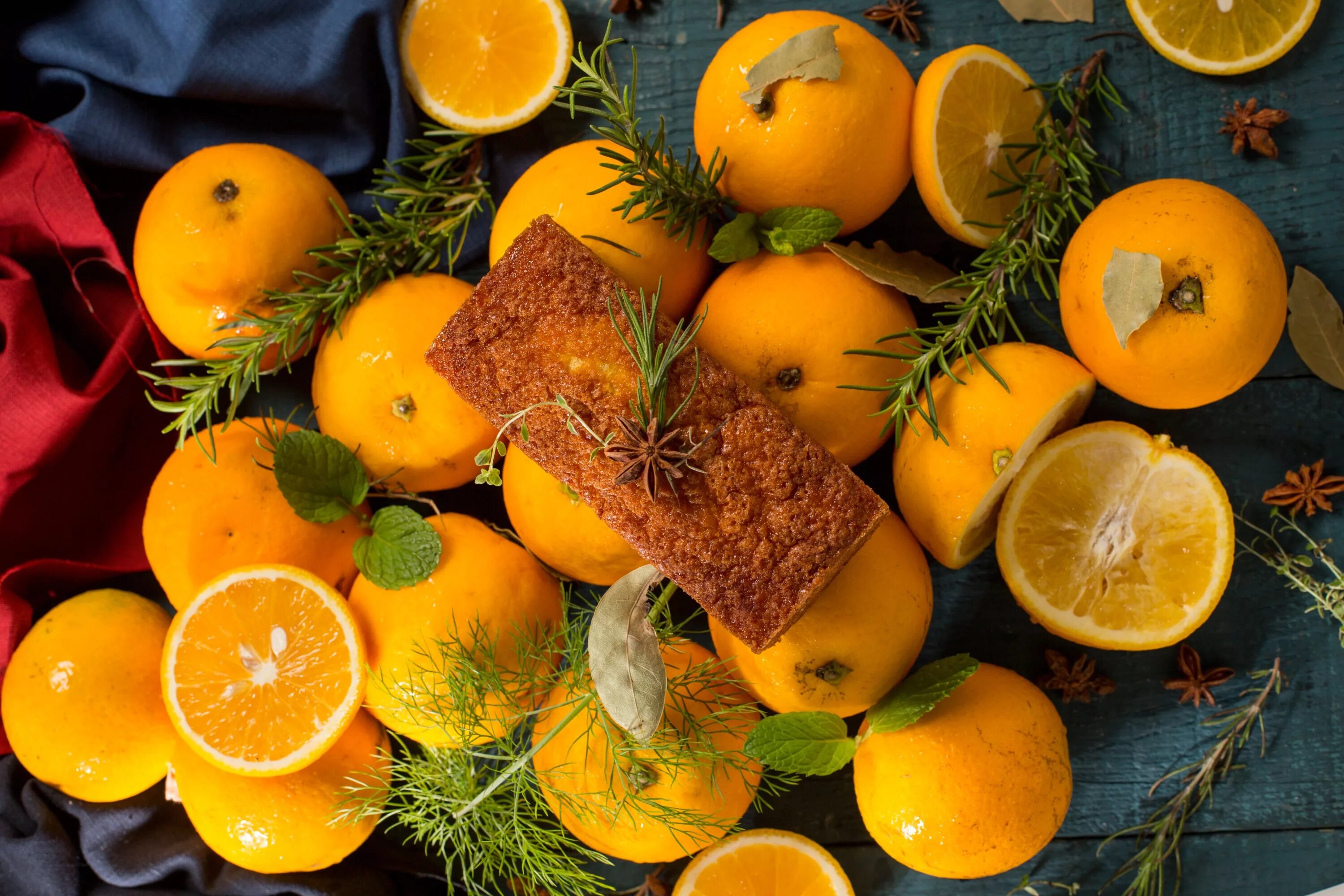 Апельсины ритуал. Апельсины на столе. Мандарины на столе. Заставка на рабочий стол апельсины. Апельсин и розмарин.