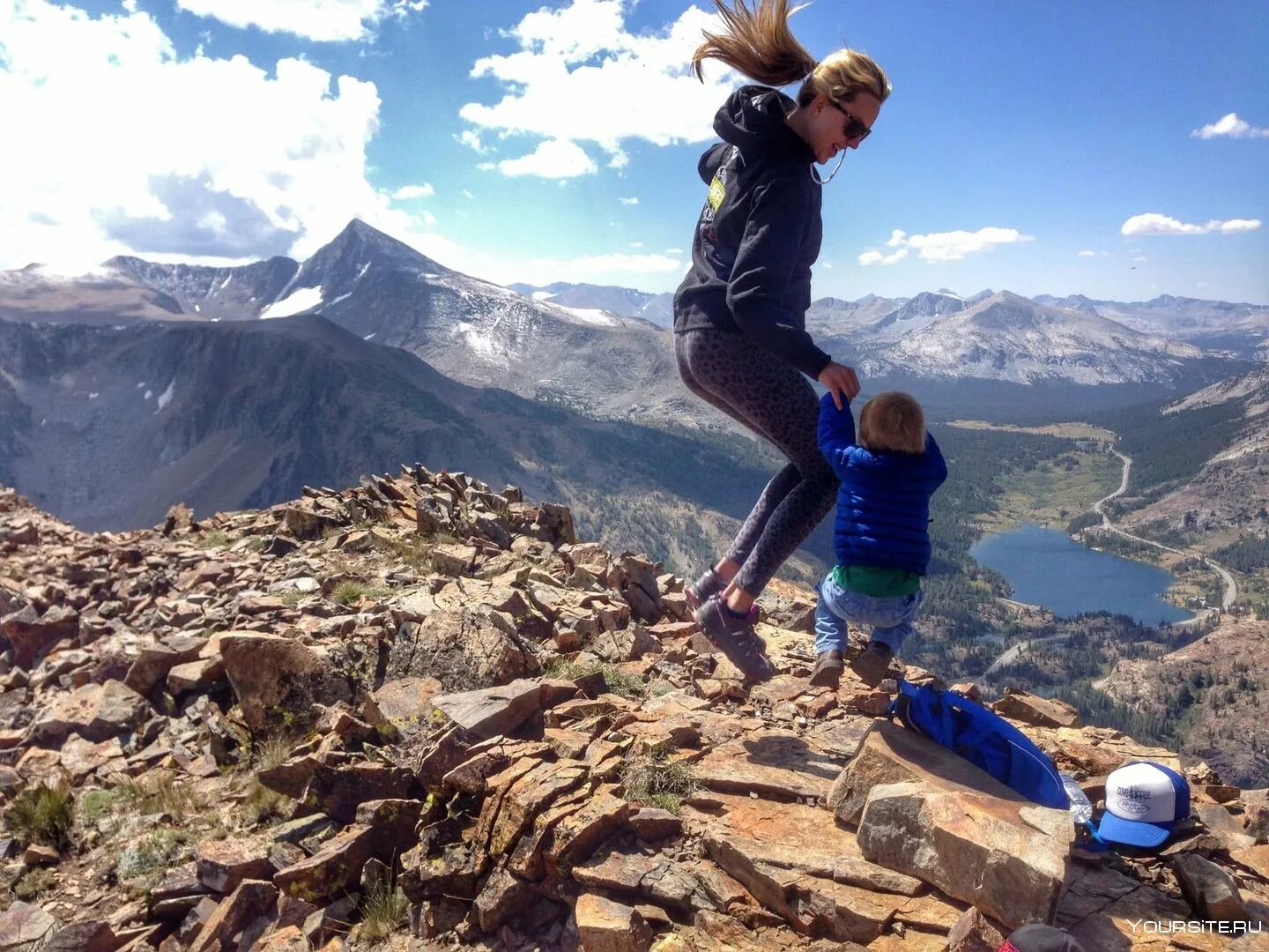 Mountain child. Горы для детей. Поход в горы с детьми. Мальчик в горах. Путешествие с ребенком в горы.