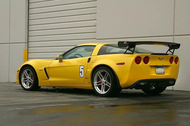 Апр 6 5 10. Chevrolet Corvette c6 2006. Корвет 2005. Chevrolet Corvette c6 со спойлером. Chevrolet Corvette c6 2005.