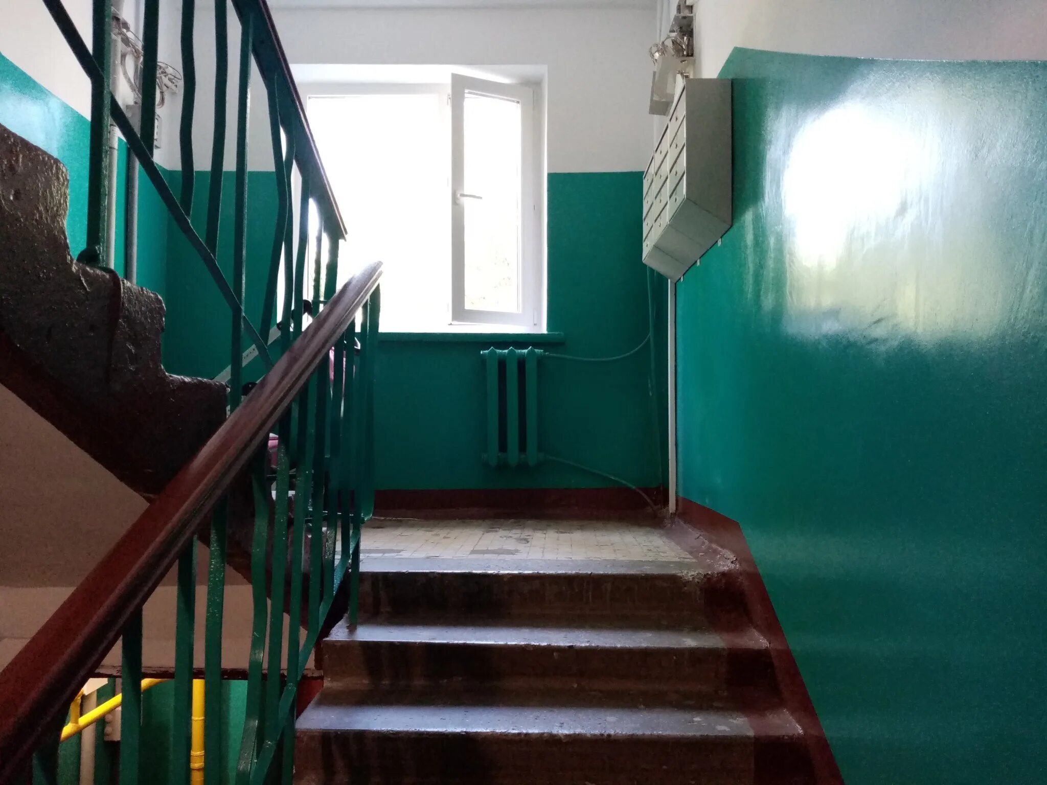 Лестничная площадка. Подъезд. Подузда. Подъезд дома. Подъезд к дому.