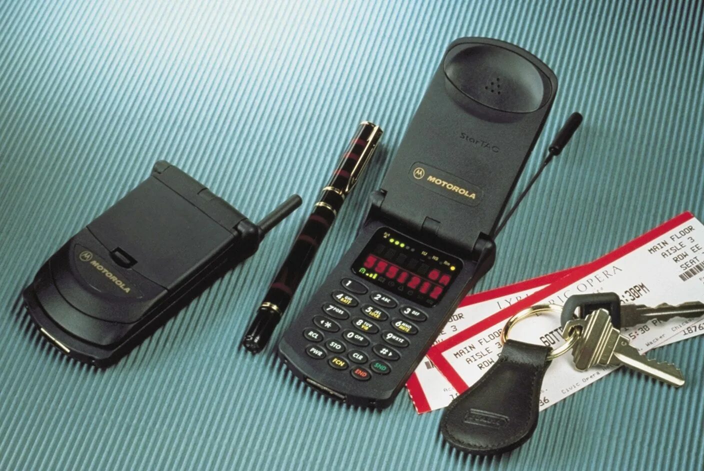 Мобильные телефоны 90. Motorola STARTAC 70. Motorola STARTAC (1996 год). Motorola STARTAC 3000. Motorola STARTAC 2000.