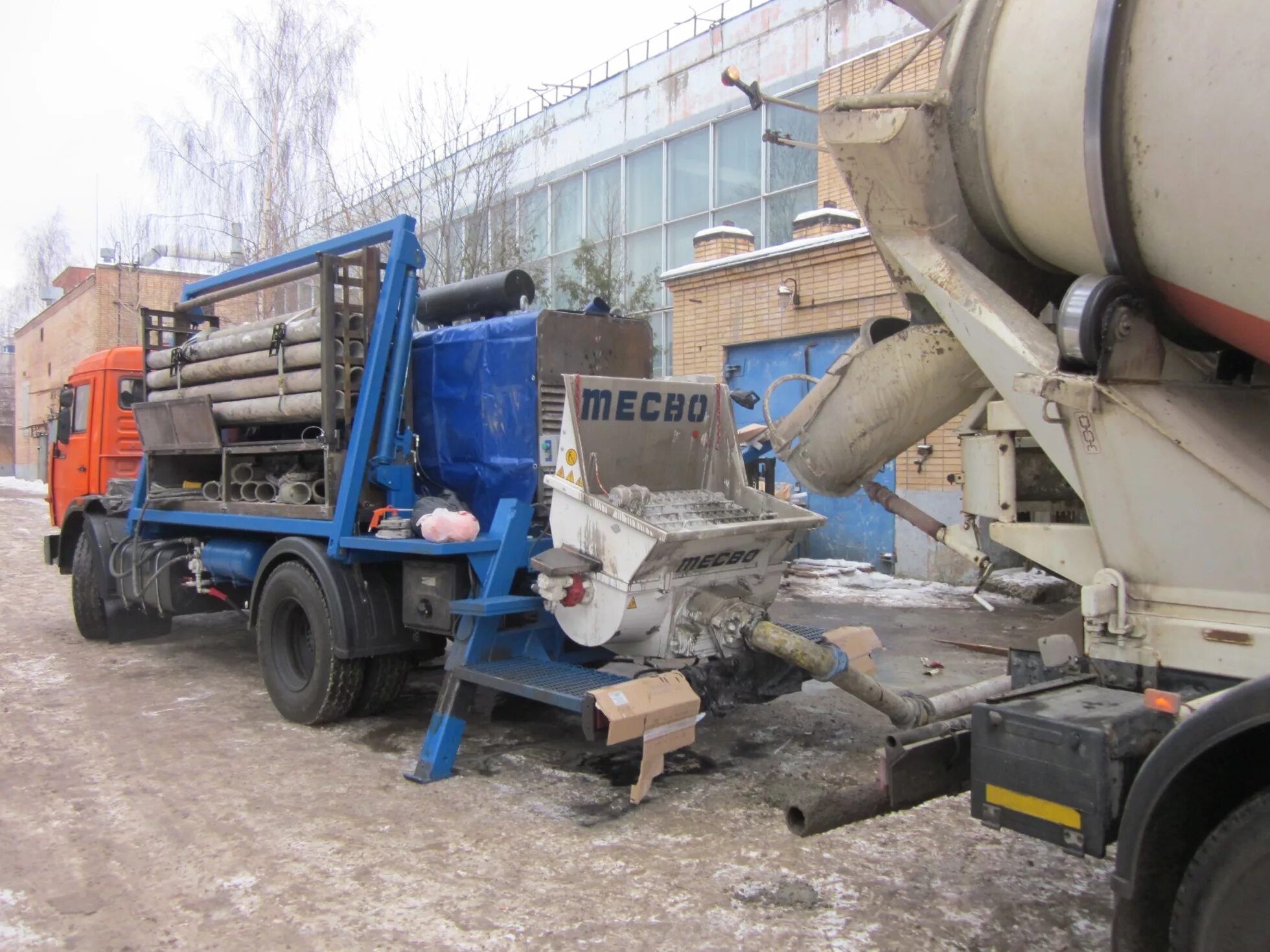 65. Линейный насос для бетона. Линейный бетононасос. Линейный бетононасос камаз. Линейный бесстреловой бетононасос.