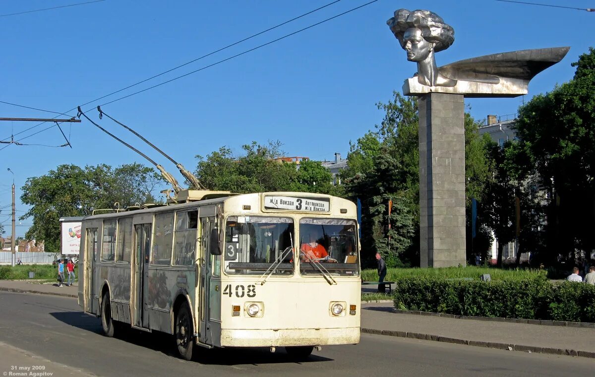 Троллейбусный парк троллейбуса №6 в с-пб. Троллейбус на остановке волгодонск. 3 троллейбус где едет сейчас. Усы троллейбуса. Тролза оптима 5275.