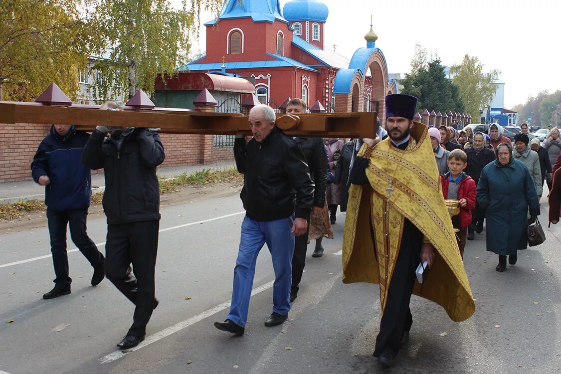 Погода чердаклы ульяновская область на 10. Покровский храм Чердаклы. Храм в Чердаклах Ульяновской области. Покровская Церковь в Лихославле поклонный крест. Церковь Чердаклы сейчас.