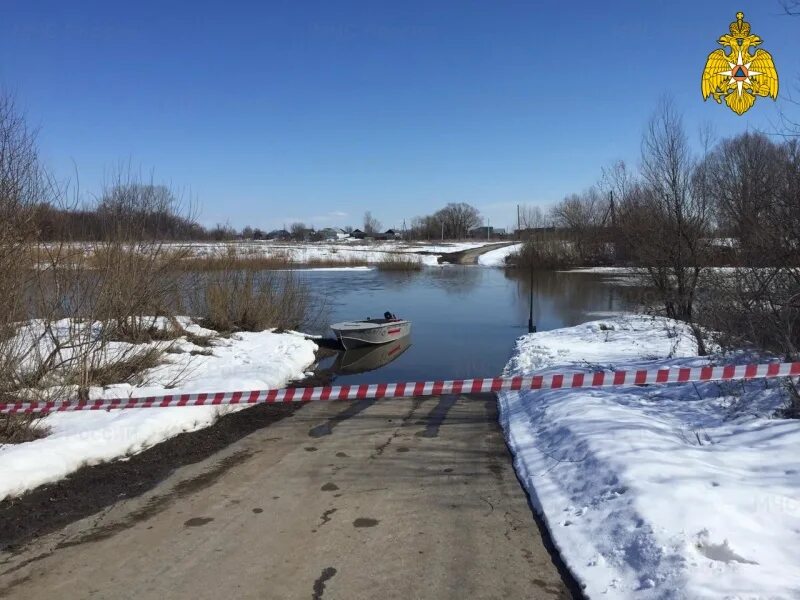 Каток в краснослободске мордовия. Паводок мордовия. Мост в пурдошках. Началось весеннее половодье. Наводнение в мордовии.