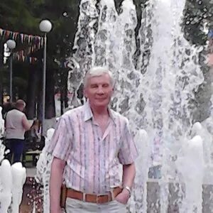 Понюхал старик ромуальдыч портянку и аж заколдобился