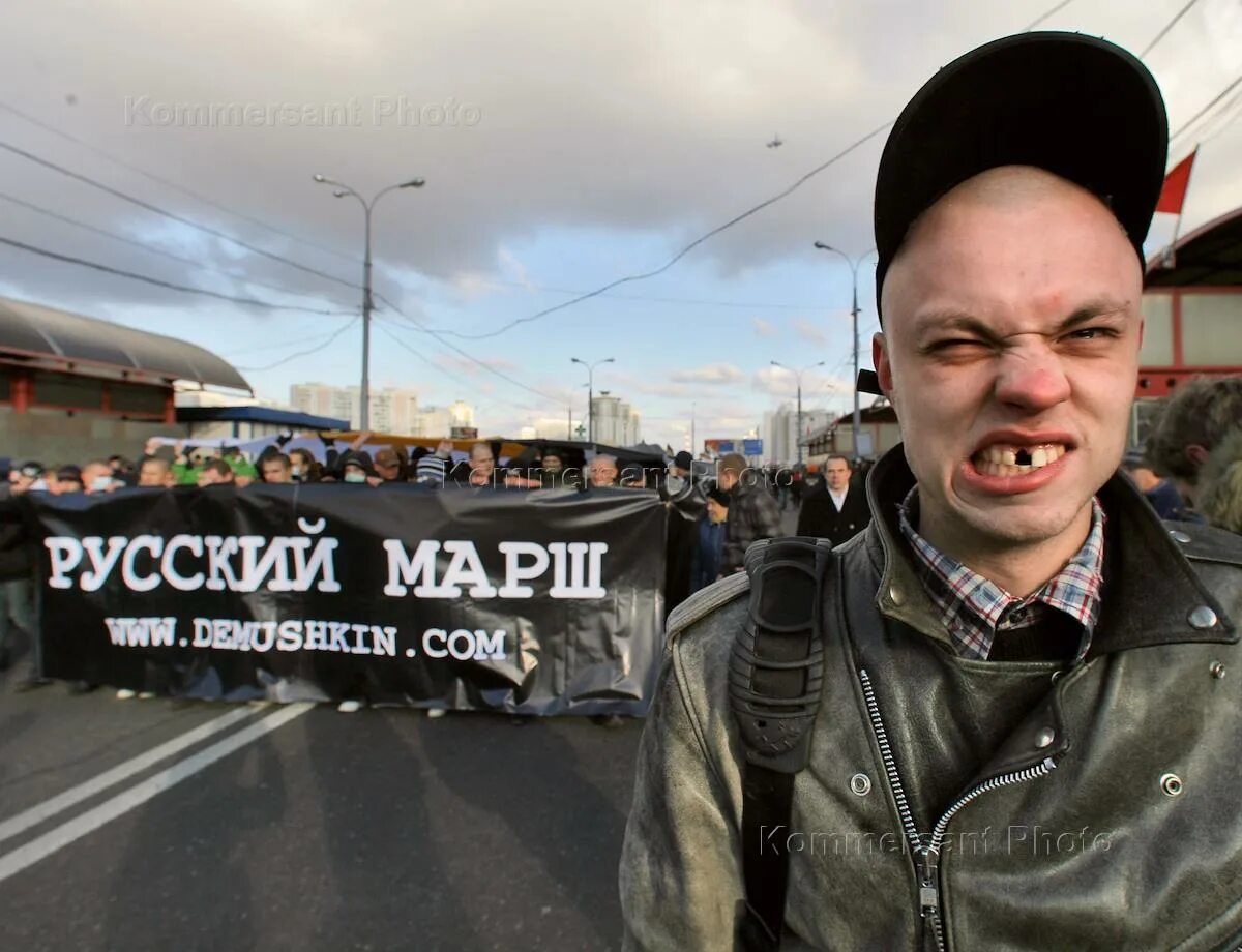 Смешные националисты. Русские националисты. Русский марш нацисты. Типичный националист. Уроды россии