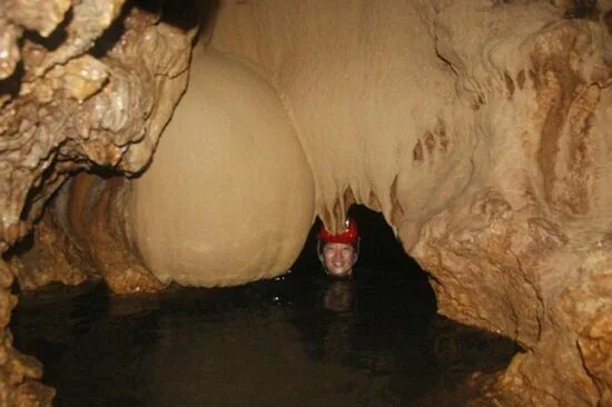 Пещера эса. Пещера эса ала Папуа новая Гвинея. Пещера эса ала. Мать пещера эса ала. Эспириту Эсаала пещера.