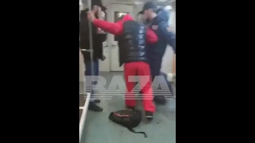 Избиение в метро. Роман ковалев метро дагестанцы. избиение в московском метро дагестанцами. дагестанцы избили парня в метро в москве. избиение романа ковалева в метро.