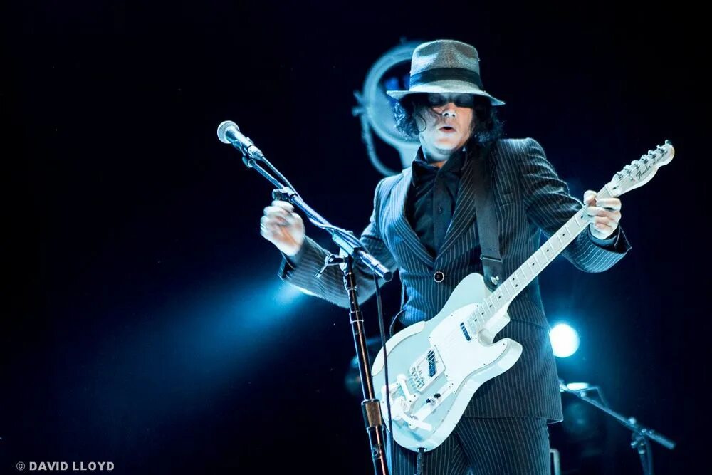 Jack balls. Blunderbuss Джек Уайт. Jack White - Blunderbuss (2012). Jack White "Blunderbuss". Jack White 2002.