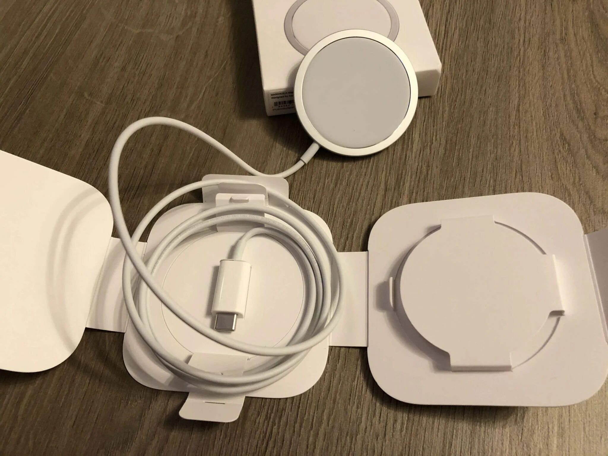 Airpods 3 беспроводная зарядка. Беспроводное зарядное Apple MAGSAFE. Apple MAGSAFE mhxh3ze/a. Apple MAGSAFE Charger (mhxh3). Беспроводная зарядка для iphone MAGSAFE.