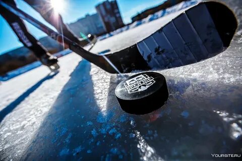 Шайба и клюшка вместе стоят 2200 рублей