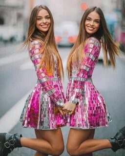 9 Potret Aitana dan Paula Etxeberria, Influencer Kembar yang Memukau! 