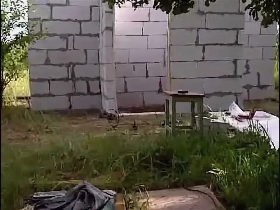 Газоблок туалет. Туалет из пеноблоков на даче. уличный туалет из газоблока. уличный туалет из газосиликата.