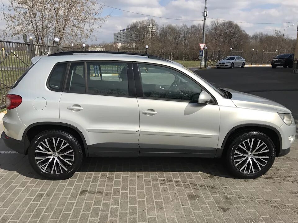 Колеса тигуан купить. Диски на Volkswagen Tiguan r18. Tiguan 1 r18. VW Tiguan r18. Tiguan 1 на r16.