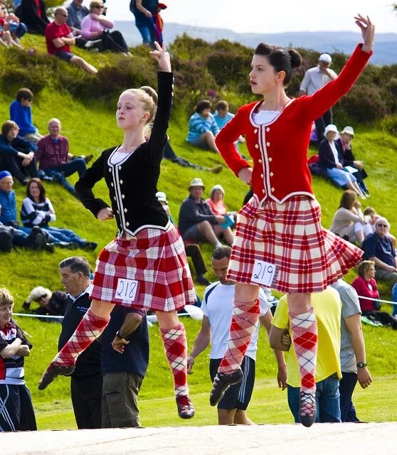 Highland вакансии. Хайланд танец Шотландия. Танец хайленд Шотландия. Scottish Country Dancing Шотландия. Ирландцы шотландцы валлийцы.