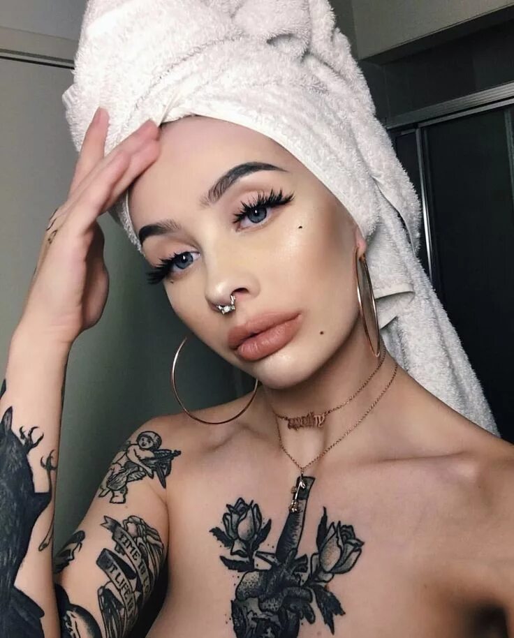 Татухи у блогеров. Пирсинг и тату у девушек. Даниил мамаев. Владимир вечный. Блоггер руслан кузнецов.