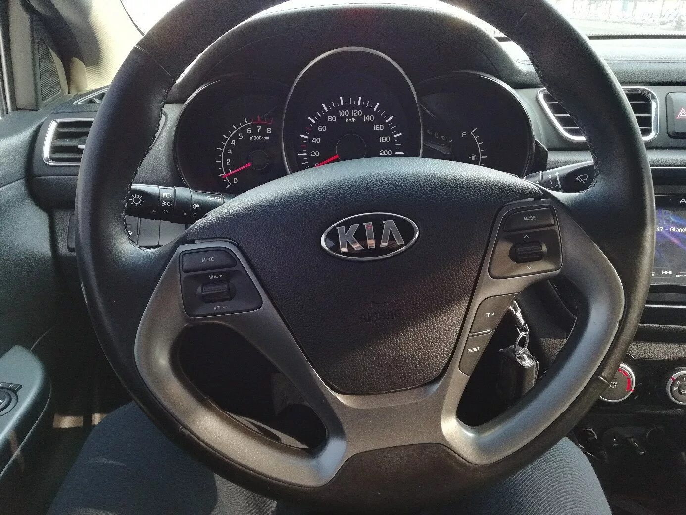 Kia Rio 2015 руль. Кнопки на руль Kia Rio 2011-2015. Руль Kia Rio 3 Рестайлинг. Кнопки руля Kia Rio. Кнопки на руль киа рио 3