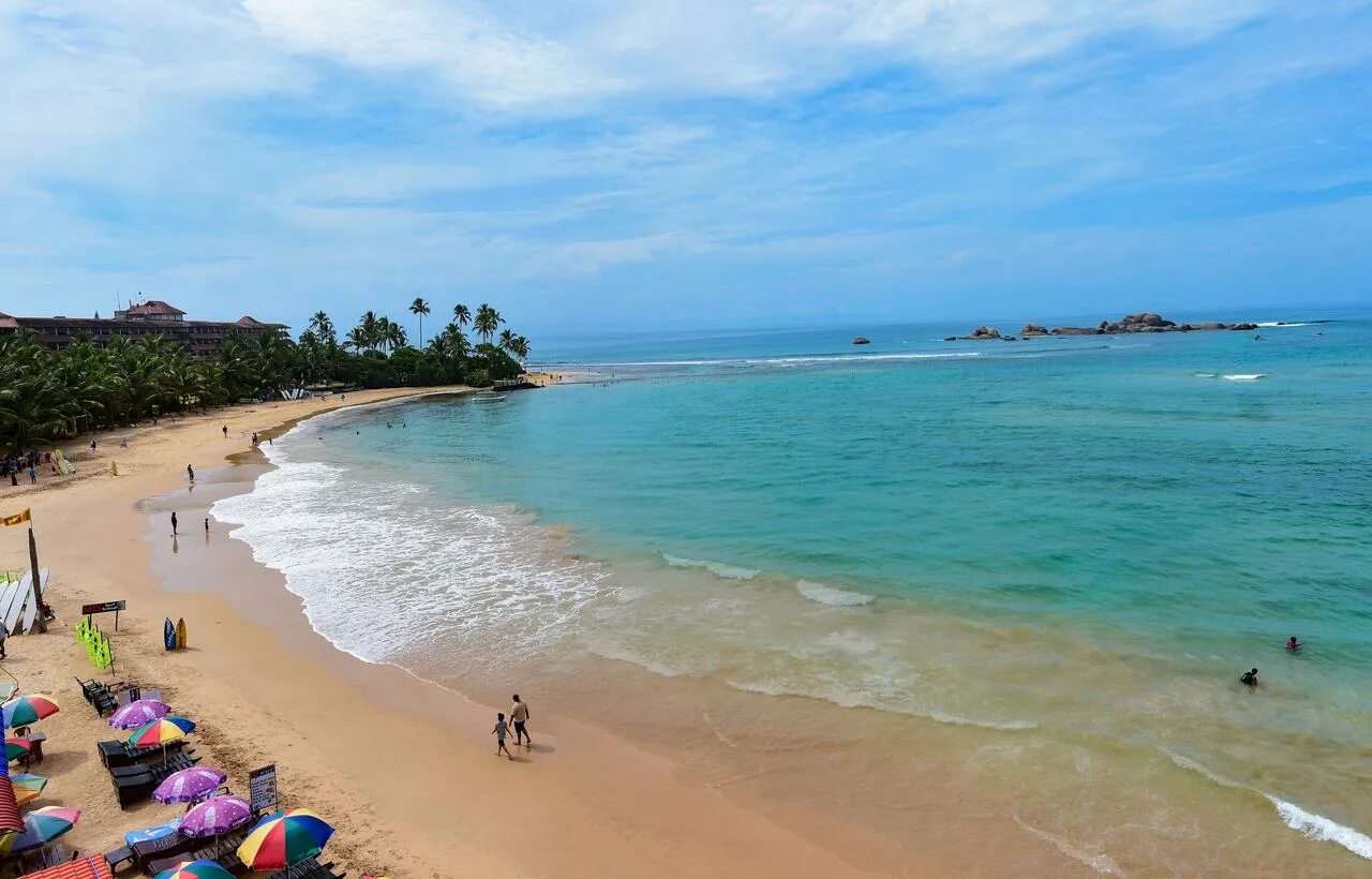Ехать ли в шри ланка. Хиккадува Шри Ланка. Хиккадува пляж. Шри Ланка пляжи Хиккадувы. Пляж Наригама Хиккадува Шри Ланка.