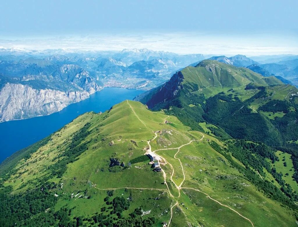 Monte перевод. Гора Монте Бальдо. Горы Балдо Италия. Монте Бальдо высота. Гора Монте Бальдо проект.