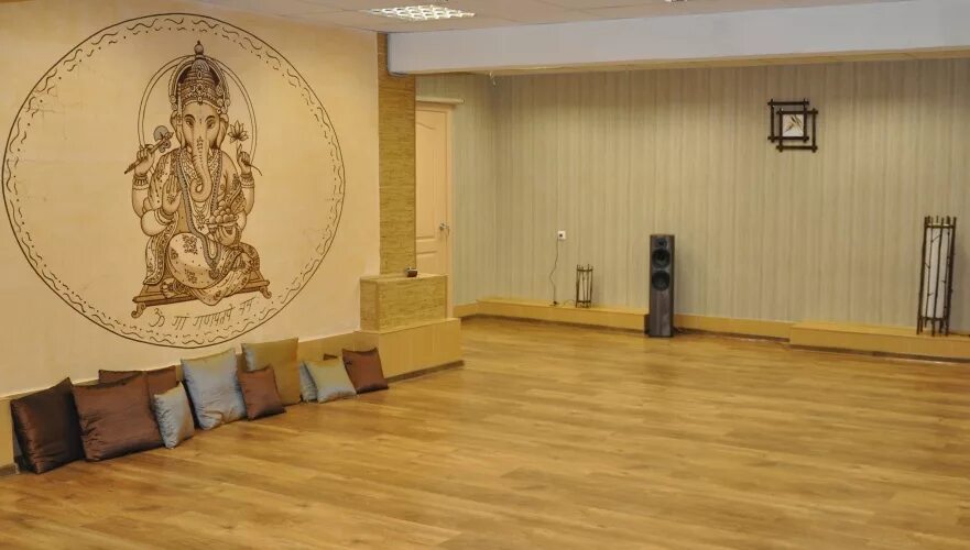 Прана йога тимирязевская. Центр йоги Прана, Москва, Дмитровское шоссе. Оформление зала для йоги. Роспись стен в зале йоги. Роспись стен в йога студии.