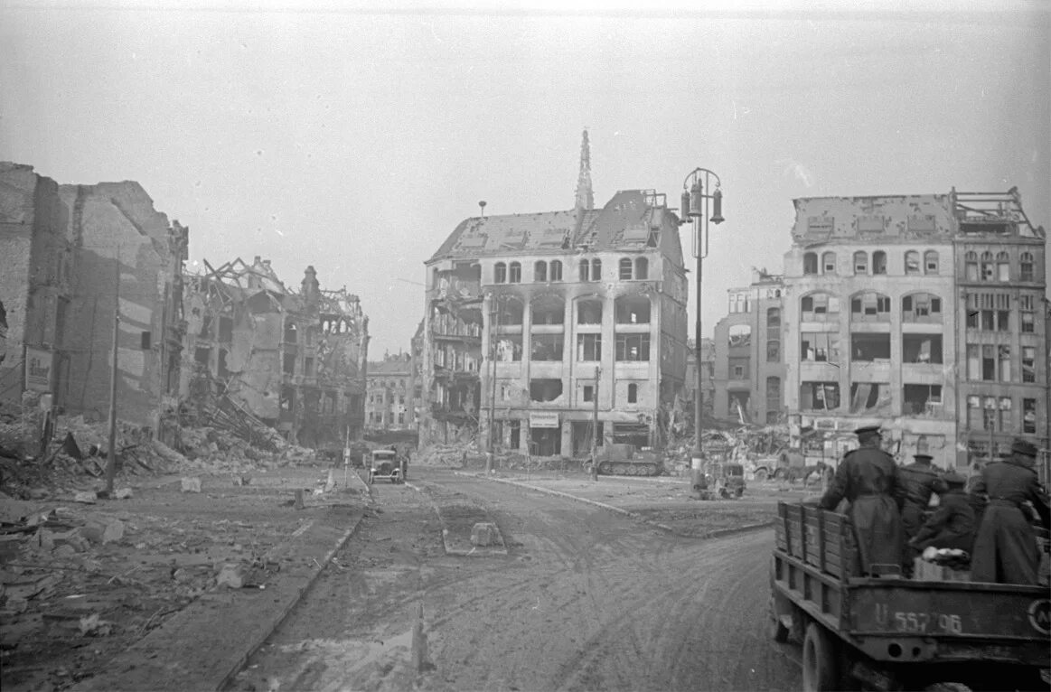 Берлин февраль 1945. Берлин 1940. Город под берлином. Город под берлином. Берлин город 1945.